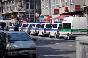 Polizeikorso vor der Regionaldirektion Jobcenter Berlin